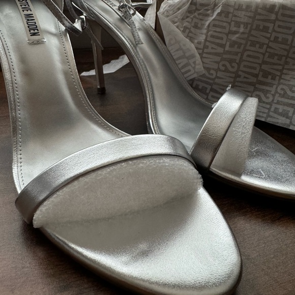 Steve Madden Silver Leather High Heel Sandal (size 11/ 12) - Picture 5 of 10